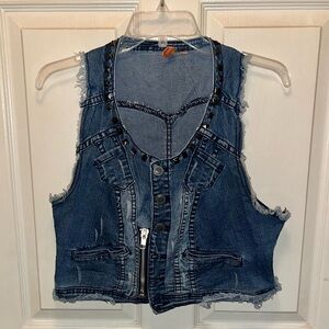 RESILIENCE Women’s Distressed Denim Jean Vest. Sz S.
